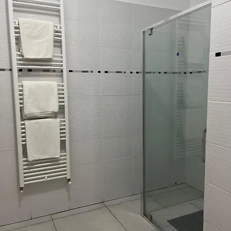 Albert Hotel 호텔 3*